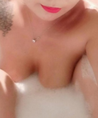 Нежная и страстная леди с огненным темпераментом приглашает в уютное гнездышко для развлечений на двоих. Гарантирую взрыв эмоций и незабываемые впечатления! 14951, 27 лет